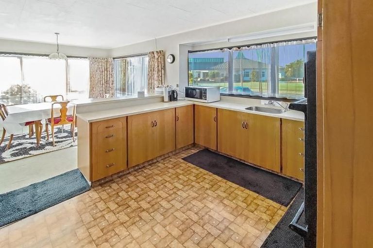 Photo of property in 122 Tait Drive, Greenmeadows, Napier, 4112