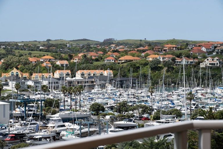 Photo of property in 64 Balboa Drive, Matakatia, Whangaparaoa, 0930