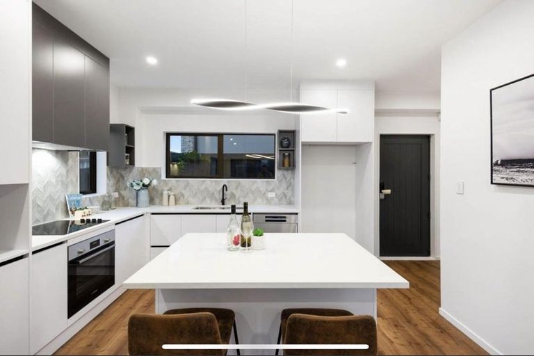 Photo of property in 6/81 Vodanovich Road, Te Atatu South, Auckland, 0610