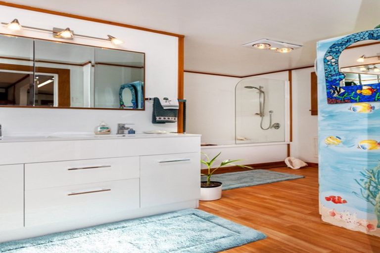 Photo of property in 264 Thames Coast Sh25 Road, Thornton Bay, Thames, 3575