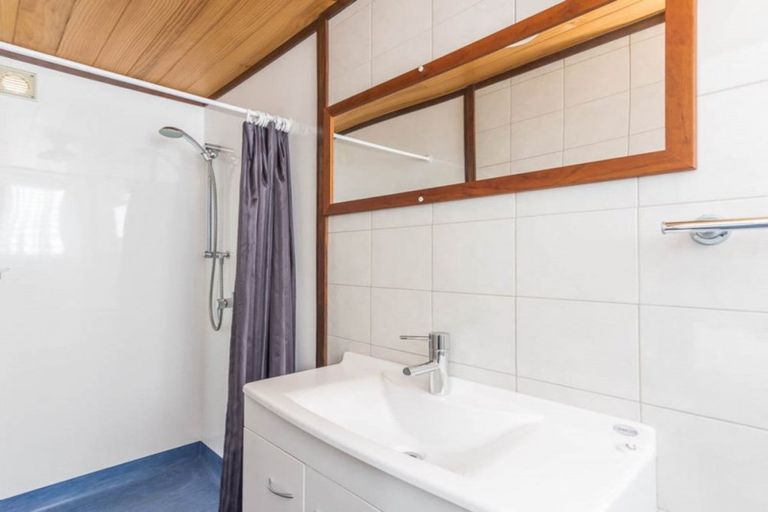 Photo of property in 1/65 Cliff View Drive, Green Bay, Auckland, 0604