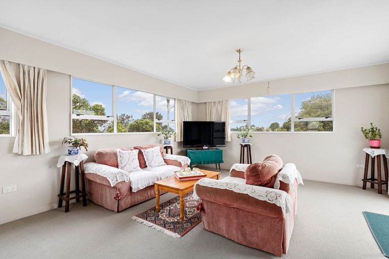 Photo of property in 142 Mokoia Road, Chatswood, Auckland, 0626