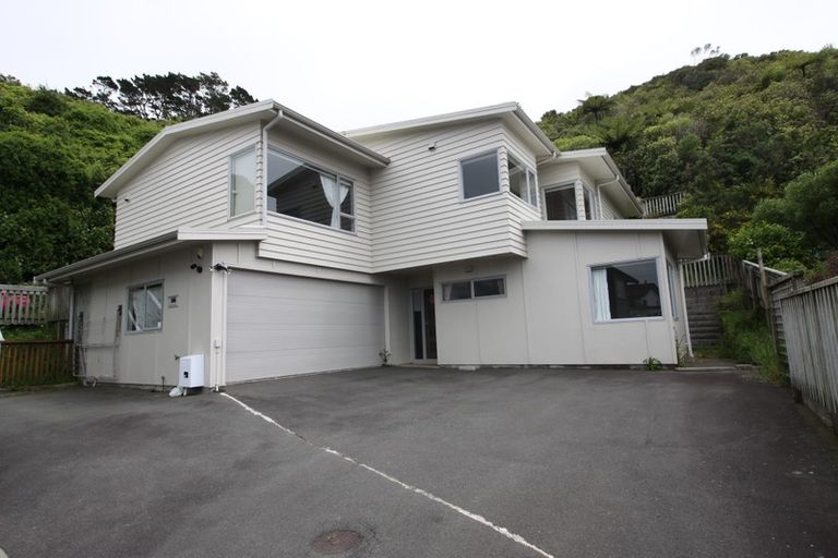 Photo of property in 37 Meadowcroft Grove, Johnsonville, Wellington, 6037