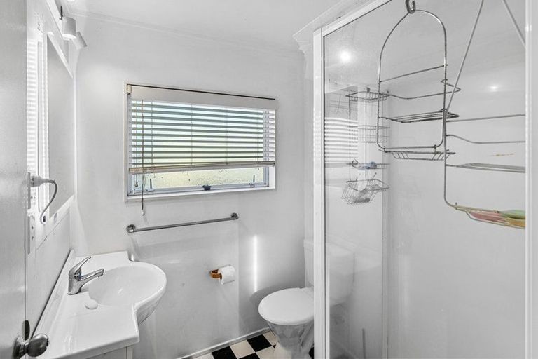 Photo of property in 14a Hinekohu Street, New Lynn, Auckland, 0600