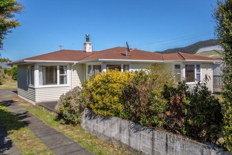 Photo of property in 36 Woodward Street East, Featherston, 5710