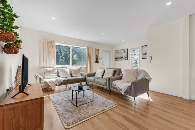 Photo of property in 45c Rangeview Road, Sunnyvale, Auckland, 0612