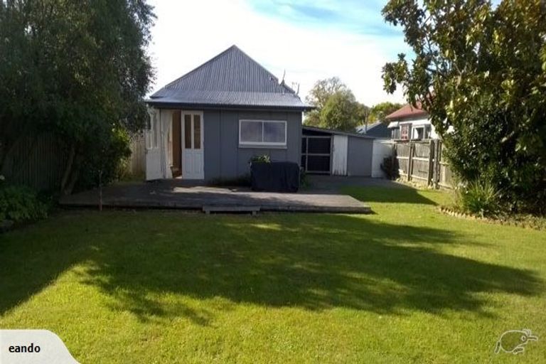 Photo of property in 19 Woodville Street, Edgeware, Christchurch, 8013