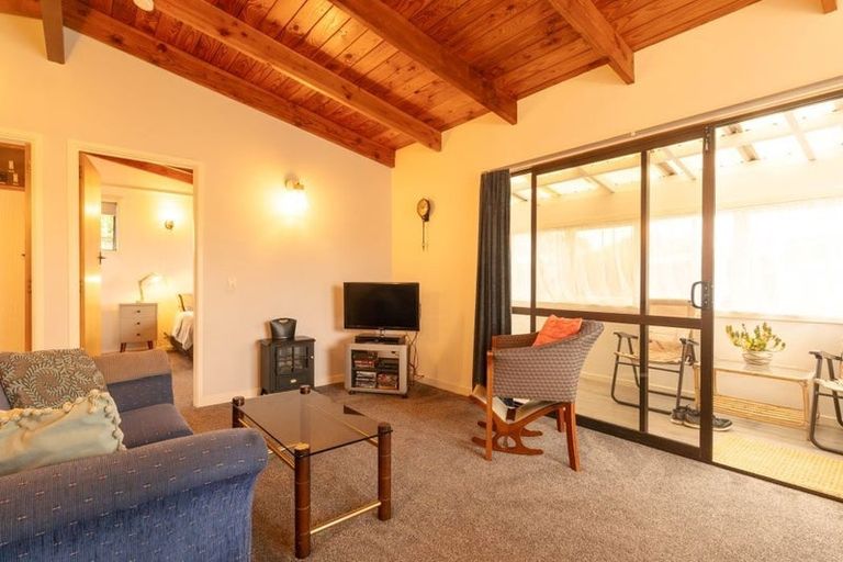 Photo of property in 68 Muir Avenue, Mangere Bridge, Auckland, 2022