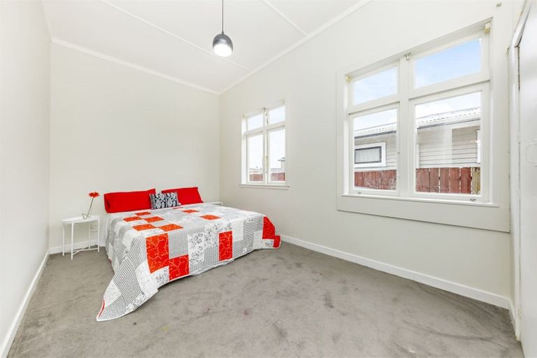 Photo of property in 2 Mckean Avenue, Manurewa, Auckland, 2102