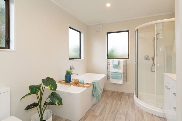 Photo of property in 19 Miro Road, Raumati South, Paraparaumu, 5032