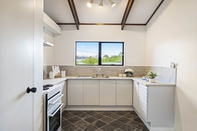 Photo of property in 1/729 Swanson Road, Swanson, Auckland, 0612