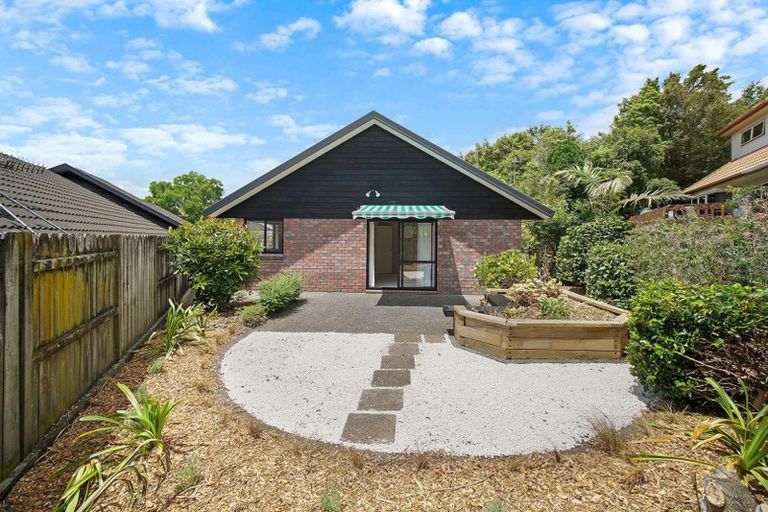 Photo of property in 2/6 Solana Court, Botany Downs, Auckland, 2010