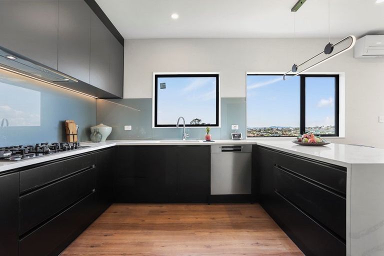 Photo of property in 85b Lake Panorama Drive, Henderson Valley, Auckland, 0614