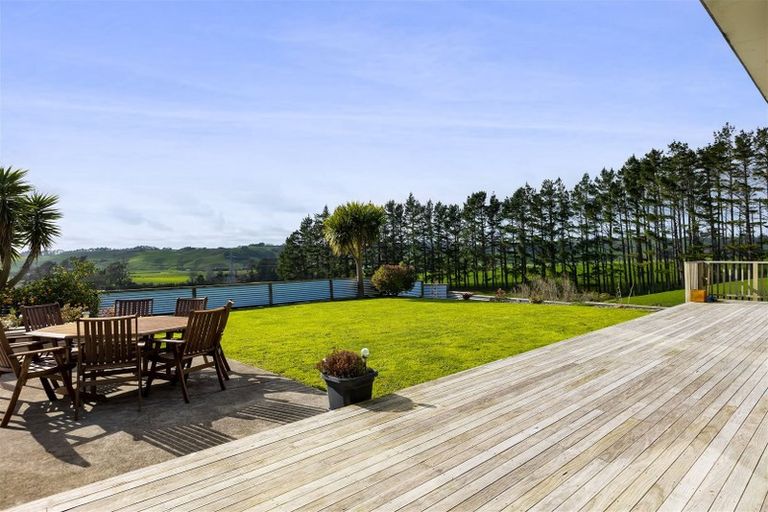 Photo of property in 81 Clearview Road, Lepperton, New Plymouth, 4373