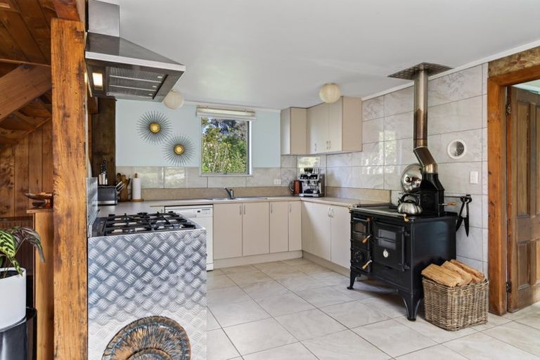 Photo of property in 330 Franklin Road, Paparoa, 0571