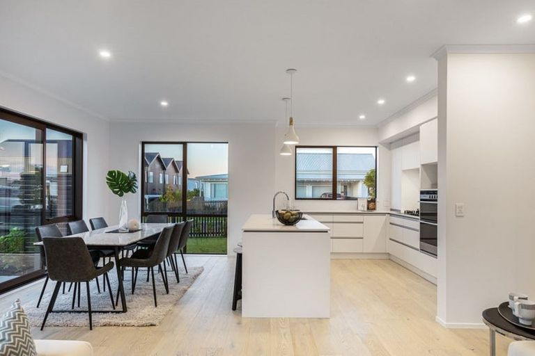 Photo of property in 18 Kuku Avenue, Red Beach, 0932