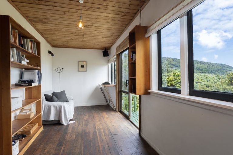 Photo of property in 58 Seaview Road, Piha, 0772