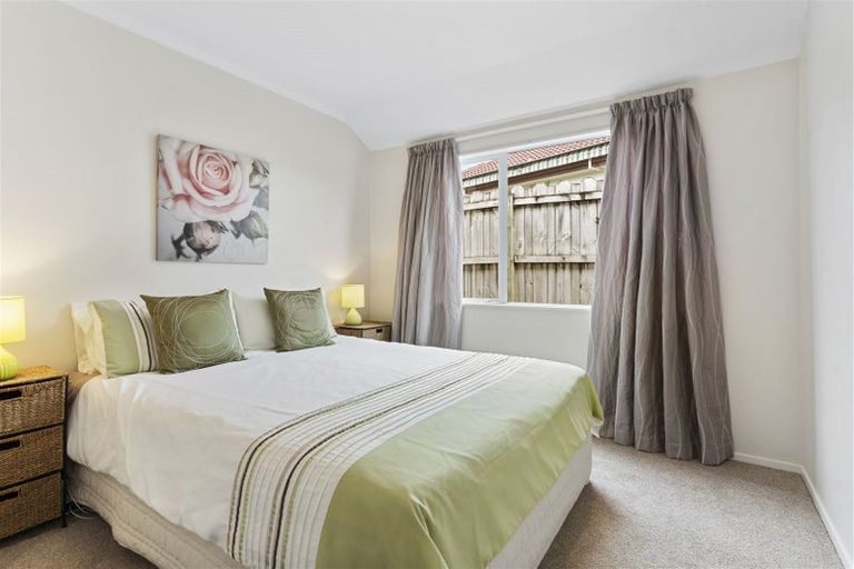 Photo of property in 6 Corta Bella Place, Golflands, Auckland, 2013