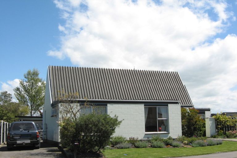 Photo of property in 13 Luxton Place, Rangiora, 7400