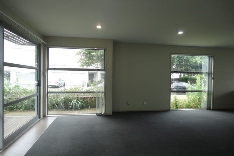 Photo of property in 2 Kauri Drive, Takanini, 2112