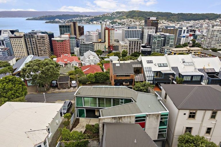 Photo of property in 3b Salmont Place, Kelburn, Wellington, 6012