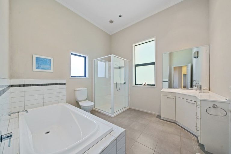 Photo of property in 15 Kahurangi Heights, Aotea, Porirua, 5024