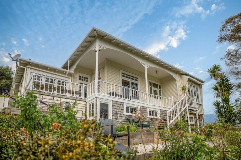 Photo of property in 9 Robertson Street, Russell, 0202