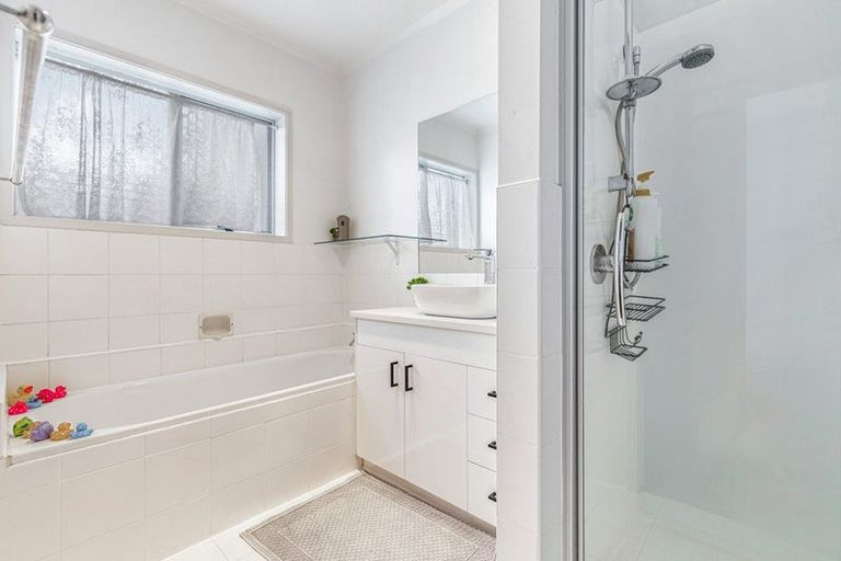 Photo of property in 1/162 Pigeon Mountain Road, Half Moon Bay, Auckland, 2012