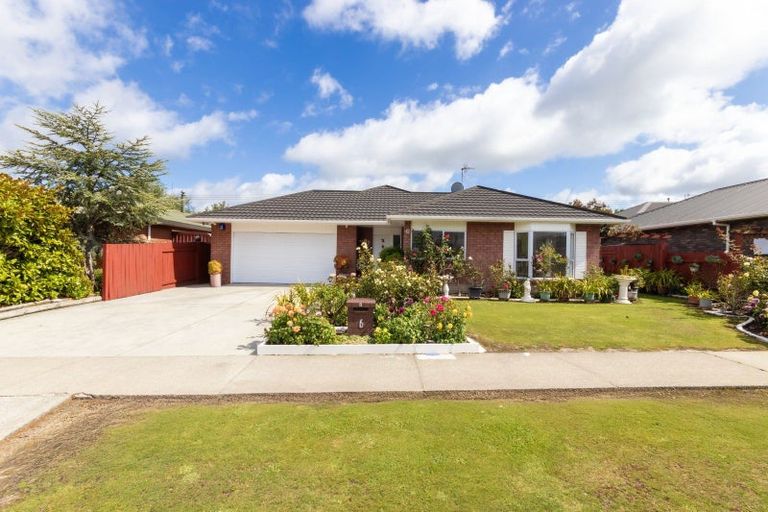 Photo of property in 6 Royal Oak Drive, Kelvin Grove, Palmerston North, 4414