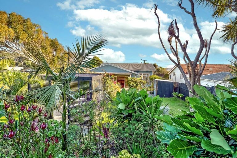 Photo of property in 92 Cornfoot Street, Castlecliff, Whanganui, 4501
