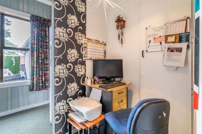 Photo of property in 16 Irving Street, Gore, 9710