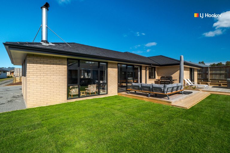 Photo of property in 83 Grandvista Drive, Green Island, Dunedin, 9018