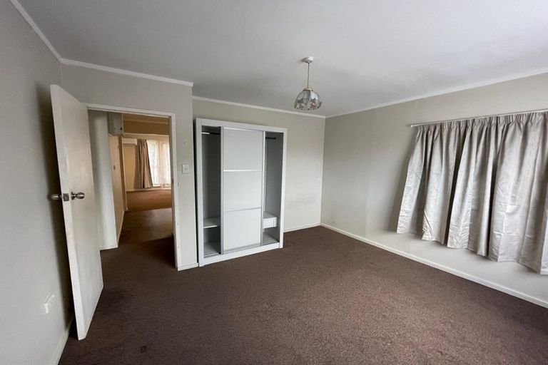 Photo of property in 35 Wairau Road, Forrest Hill, Auckland, 0627