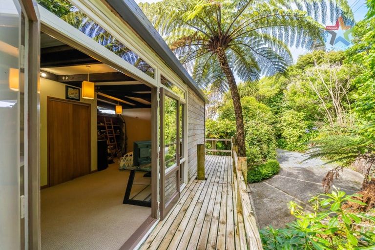 Photo of property in 22 Maungaraki Road, Korokoro, Lower Hutt, 5012