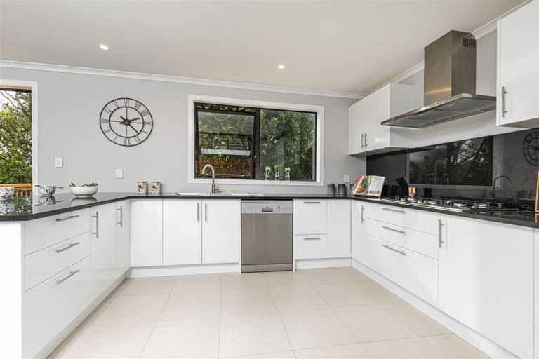 Photo of property in 8 Gordon Stanley Drive, Massey, Auckland, 0614