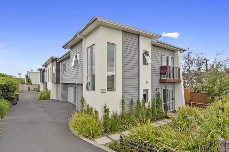 Photo of property in 2/144 Old Farm Road, Hamilton East, Hamilton, 3216