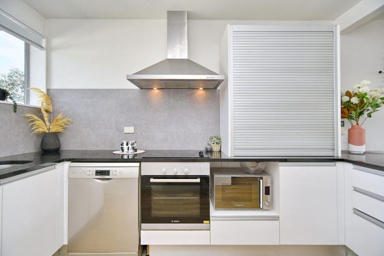 Photo of property in 2/27 Brockworth Place, Riccarton, Christchurch, 8011