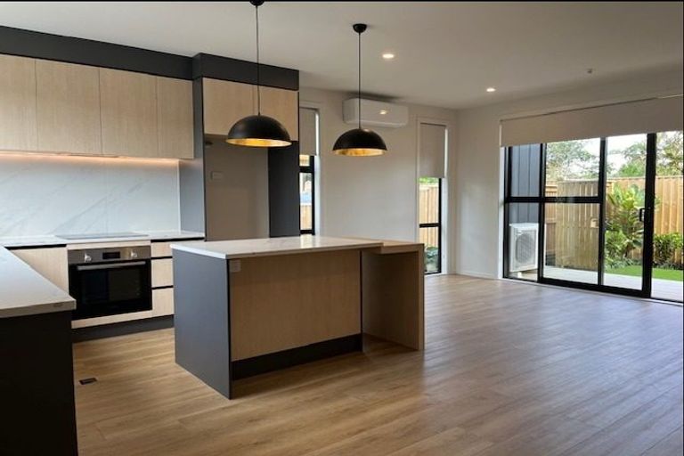 Photo of property in 27f Dawnhaven Drive, Te Atatu Peninsula, Auckland, 0610