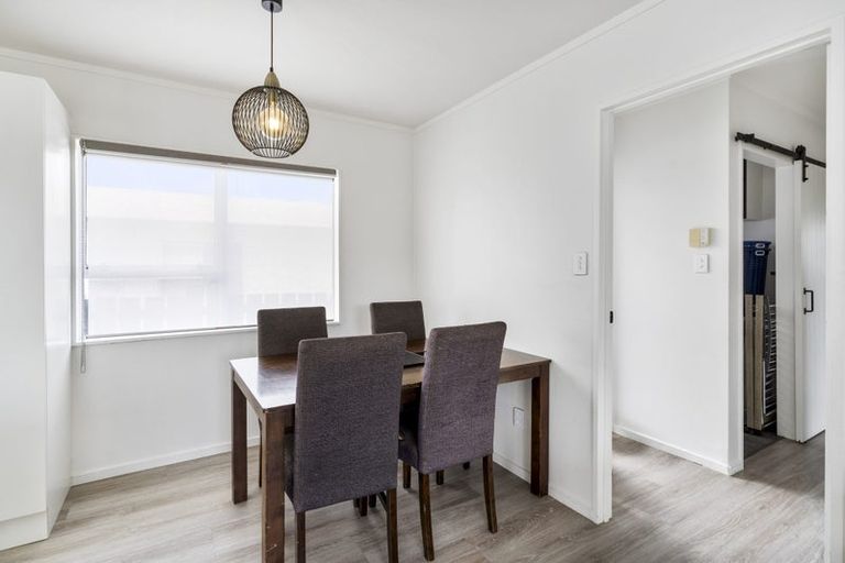 Photo of property in 2/2 Hatherley Place, Clendon Park, Auckland, 2103