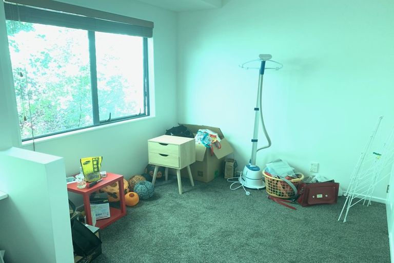 Photo of property in 1/1018 East Coast Road, Fairview Heights, Auckland, 0630