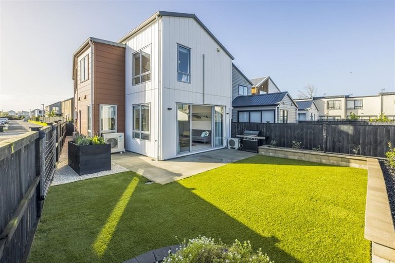 Photo of property in 2 Turehu Road, Papakura, 2110