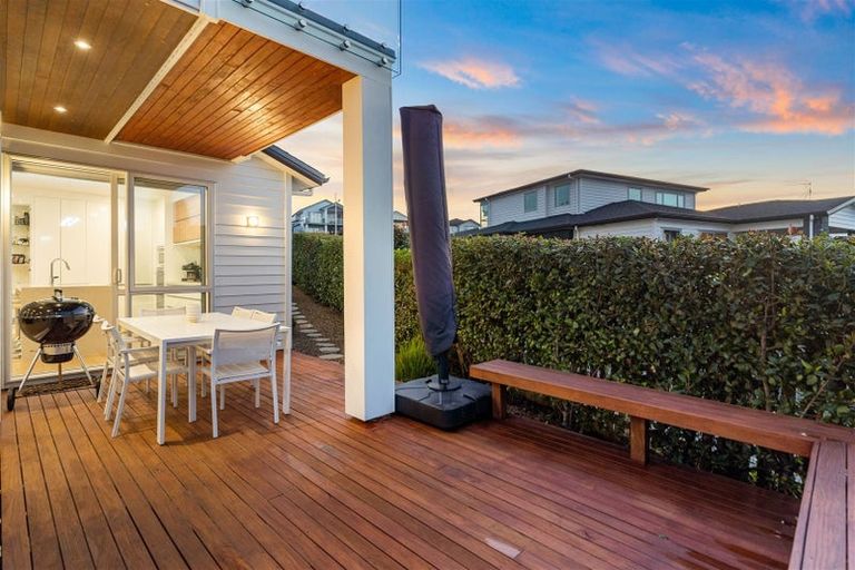 Photo of property in 17 Bounty Road, Long Bay, Auckland, 0630