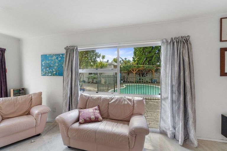Photo of property in 14a Hinekohu Street, New Lynn, Auckland, 0600