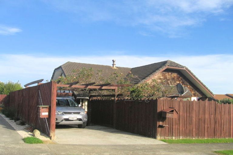 Photo of property in 32 Kinloch Place, Papakowhai, Porirua, 5024
