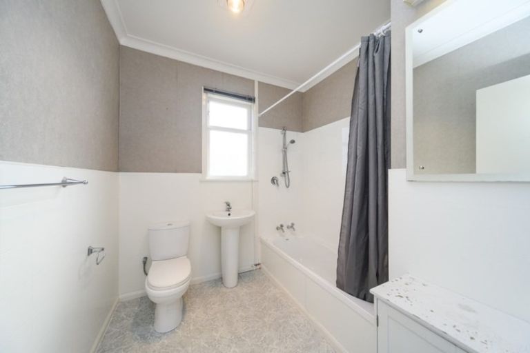 Photo of property in 6 Ihle Street, Terrace End, Palmerston North, 4410