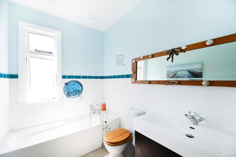 Photo of property in 19 Mount John Road, Waimate, 7977