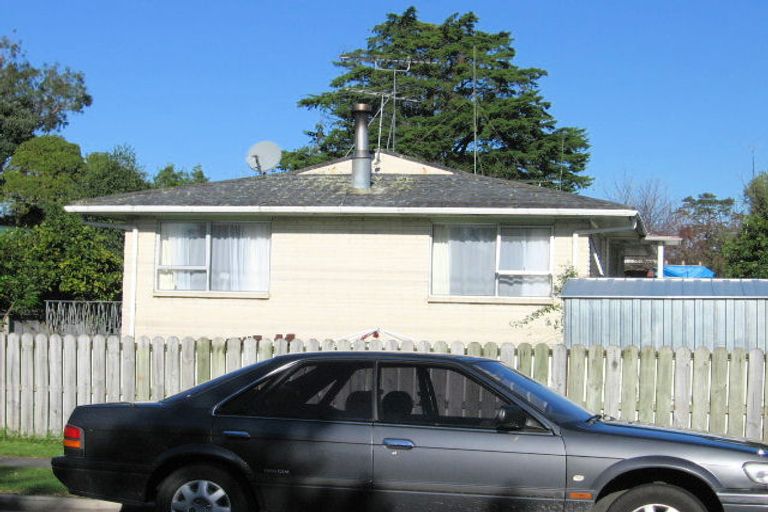 Photo of property in 2/60 Riverside Road, Orewa, 0931