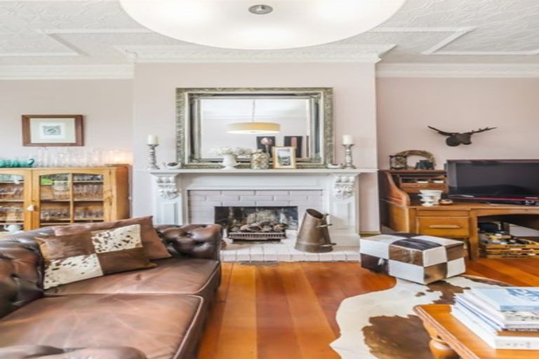 Photo of property in 23 Moana Road, Kelburn, Wellington, 6012