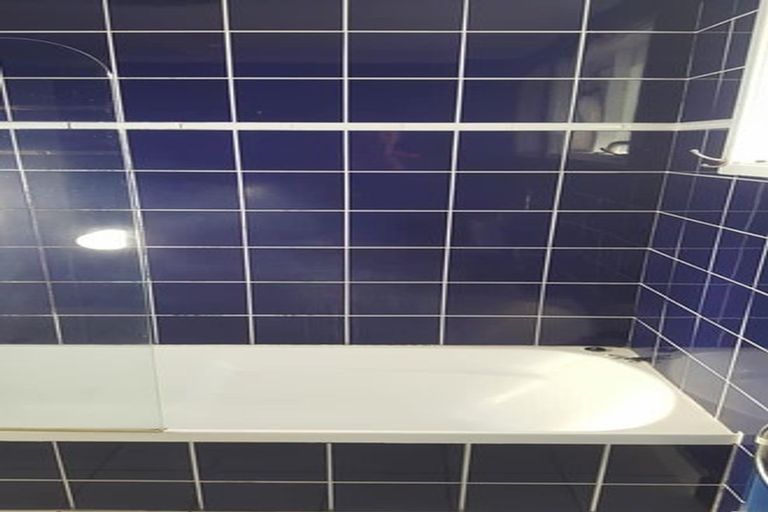 Photo of property in 1/212 Sunnynook Road, Totara Vale, Auckland, 0627