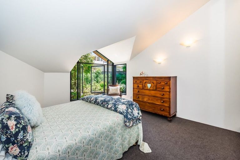 Photo of property in 11 Walnut Grove, Waikanae, 5036